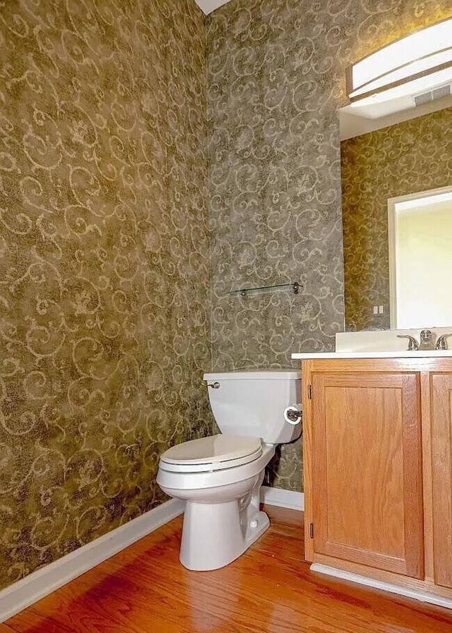 Building Photo - Spacious home located in the beautiful and well-established community of Magnolia Bluff in Lake C...