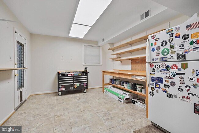 Building Photo - 9123 Cherrytree Dr