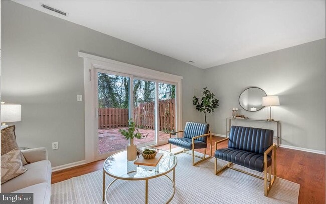 Building Photo - 5822 Burke Manor Ct