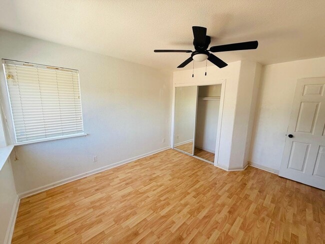Building Photo - 565 Edenderry Dr