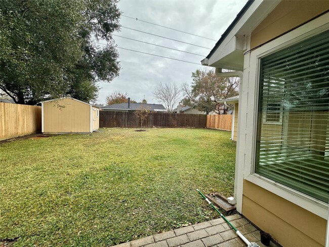 Building Photo - 1111 E Brompton Dr