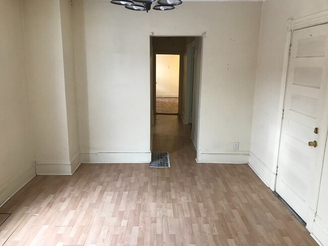 Building Photo - 2932 15th Ave S