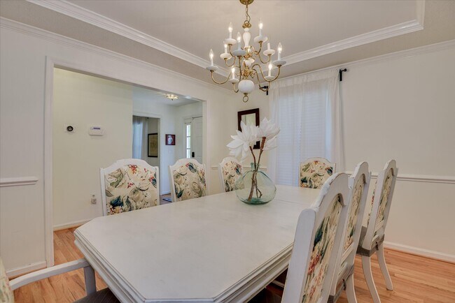 Building Photo - 869 Hickory Ridge Rd