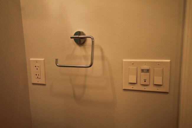 Building Photo - 1269 Simms Pl NE