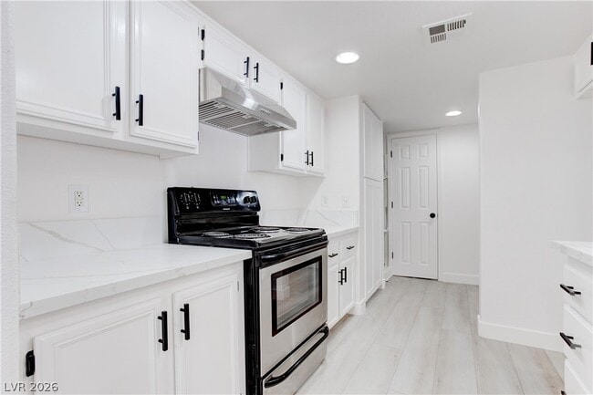 Building Photo - 5792 Ambassador Ave