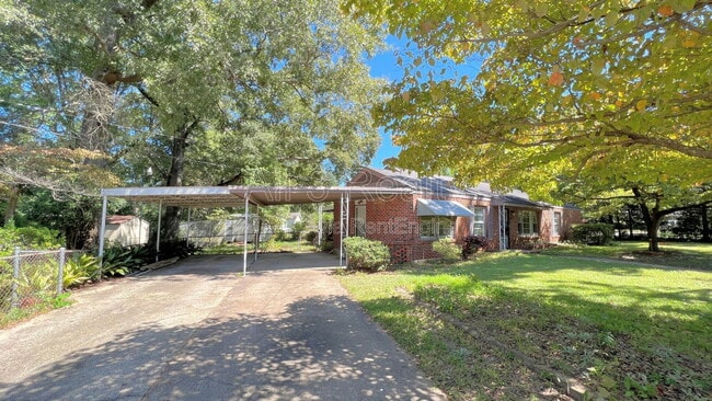 Building Photo - 804 Hillman St