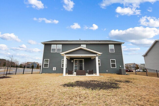 Building Photo - Beautiful Five Bedroom Home in Indian Trail!