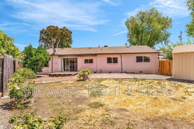 Building Photo - 275 Cameo Dr