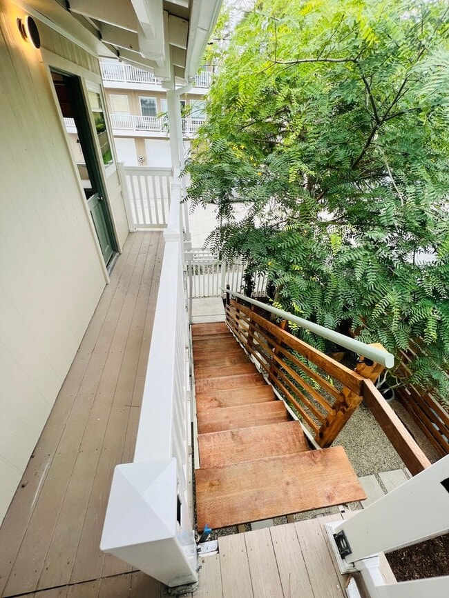 Building Photo - 1 Bedroom Beach Cottage in Coveted Corona Del Mar!