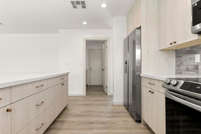 Building Photo - 6021 E Acoma Dr