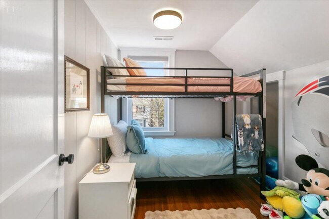 Building Photo - 17 Cedar Terrace