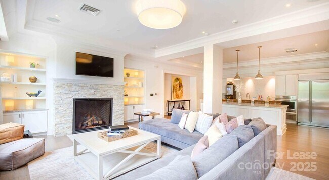 Building Photo - 10624 Parrish St