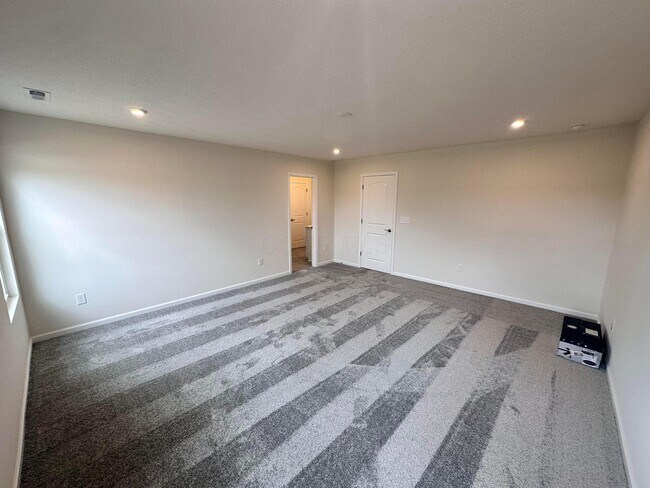 Building Photo - 1332 Red Tail Pl