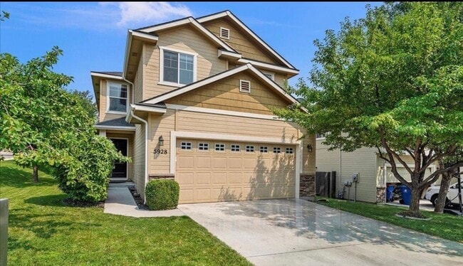 Primary Photo - Lovely 4 Bedroom (+ Large bonus room) in B...