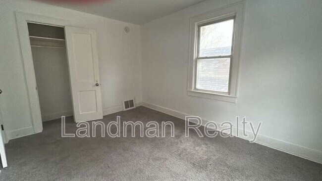 Building Photo - 275 Greensburg Pike