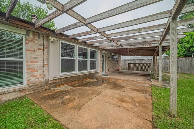 Building Photo - 10015 Sageyork Dr