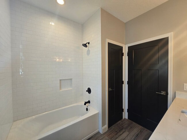 Building Photo - Beautiful 3-Bedroom, 3-Bath Home with Bonu...