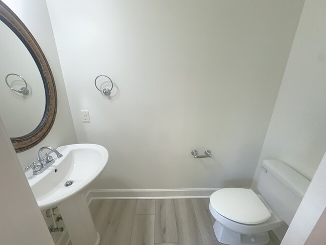 Building Photo - 3650 Victoria Dr