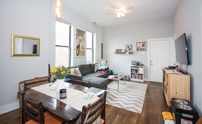 Building Photo - 2 Bedroom in Ukrainian Village /West Town / Noble Square - June 16th