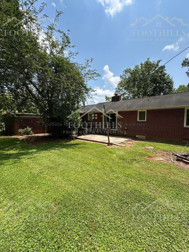 Building Photo - 809 Wilson St