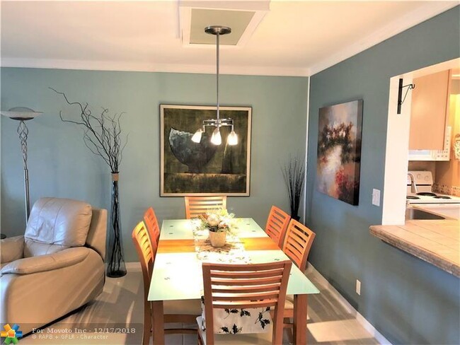 Building Photo - 2515 NE 1st Ct