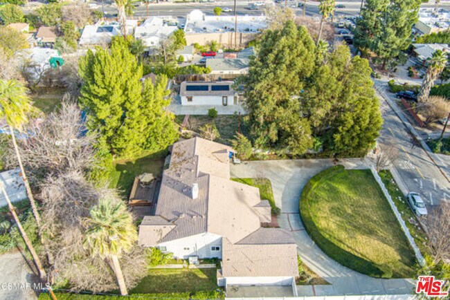 Building Photo - 22839 Oxnard St