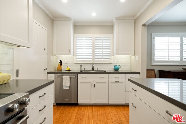 Building Photo - 1525 Hayworth Ave