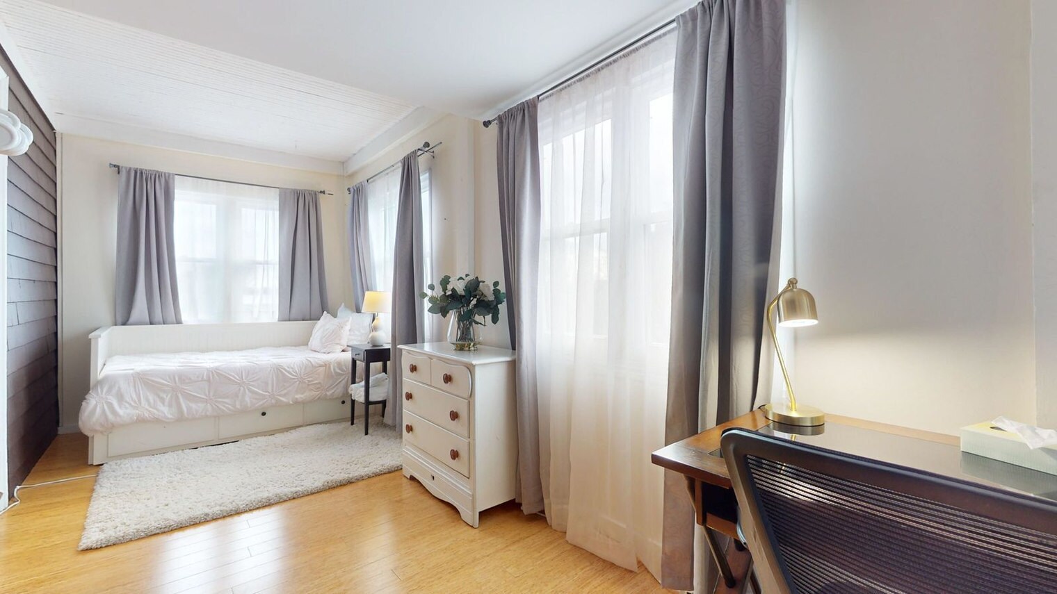 Building Photo - 28 Clay St