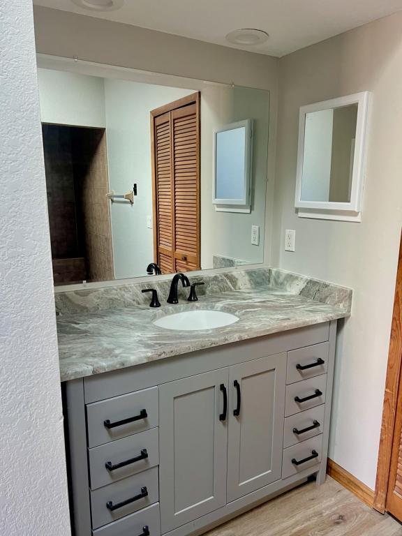 Building Photo - 1930 Como St