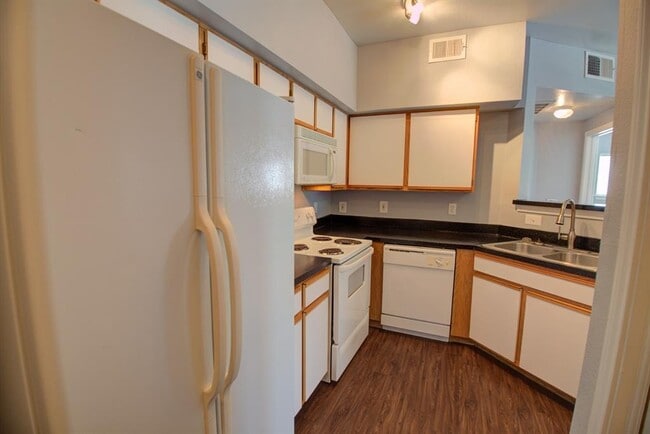 Building Photo - 2320 Gracy Farms Ln