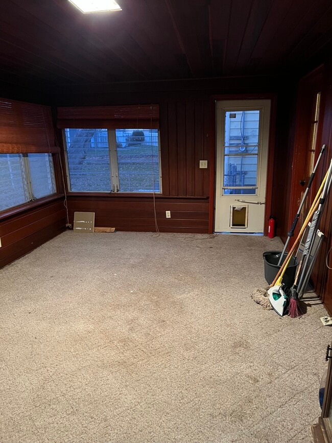 3 season porch - 2613 Meridian Dr