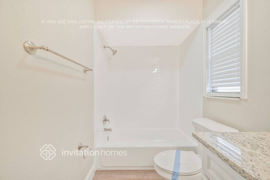 Building Photo - 921 Oak Forest Dr