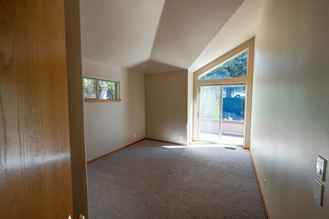 Building Photo - 2759 NW Champion Cir
