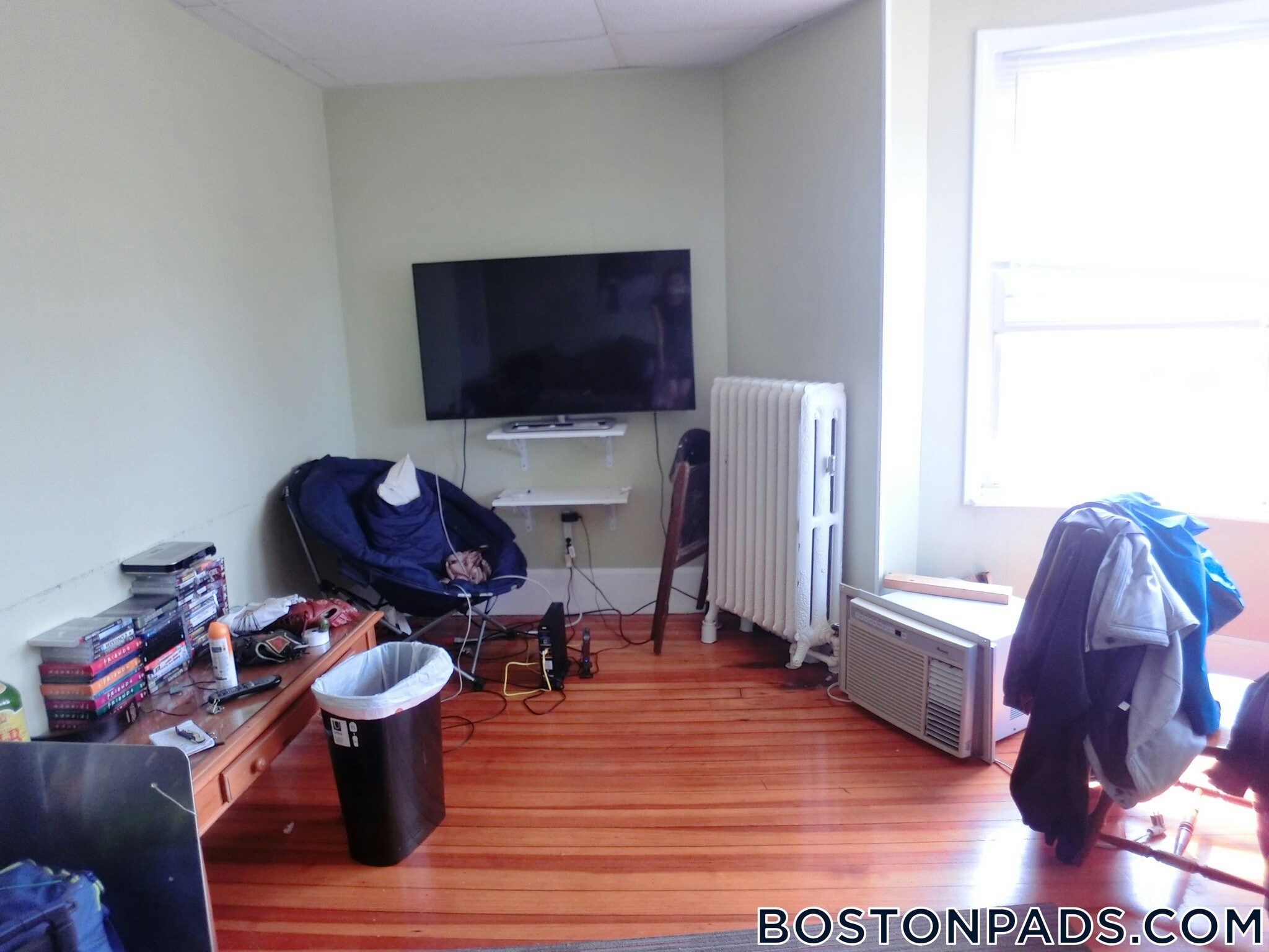 Building Photo - 879 Beacon St