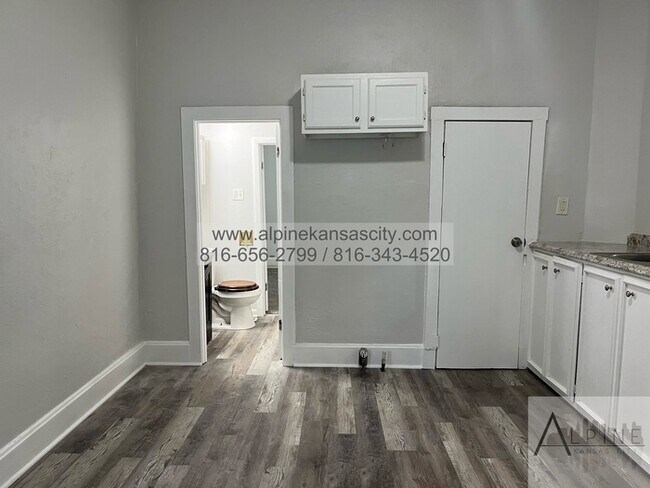 Building Photo - Independence Home Available