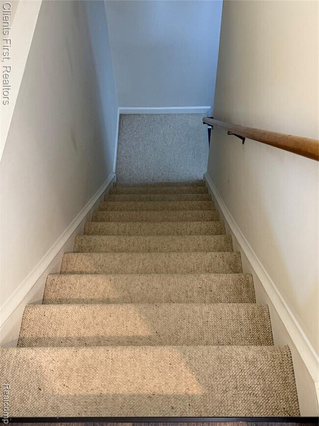 Building Photo - 7043 Foxridge Dr