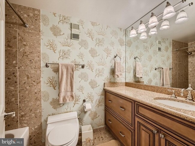 Building Photo - 250 S President St