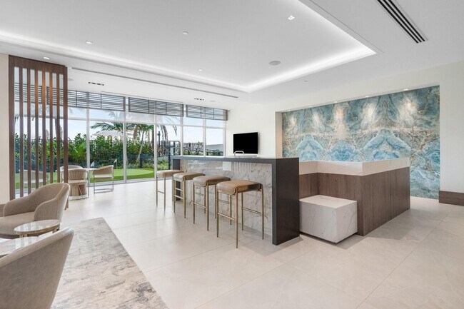 Building Photo - 220 Lake Shore Dr