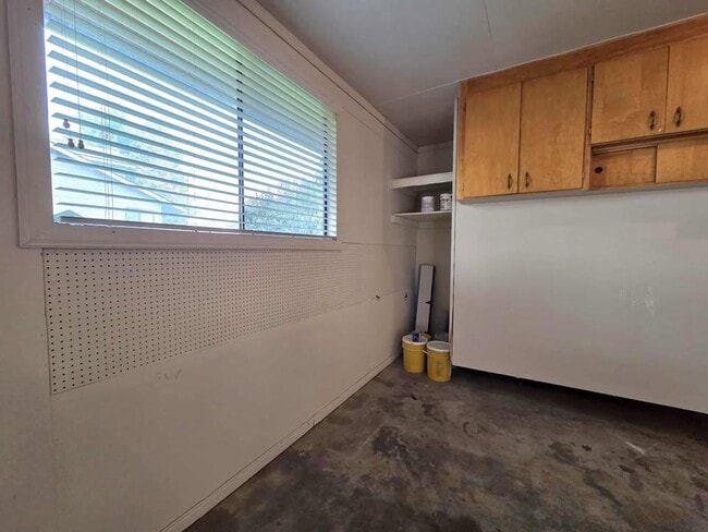 Building Photo - Stunning 4 Bedroom, 3 Bathroom Home, with ...