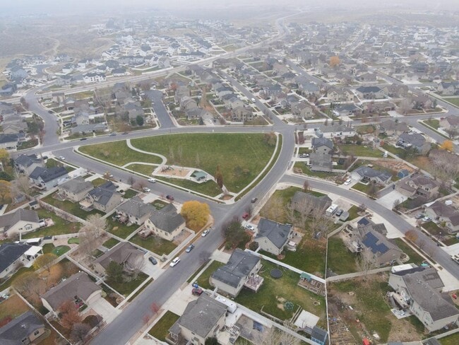 Building Photo - 317 W Farmside Dr