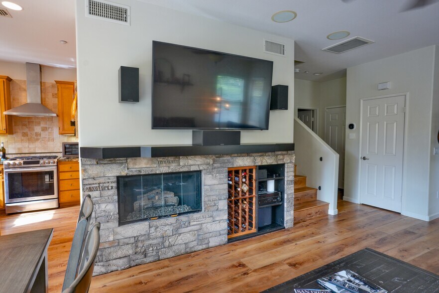 Building Photo - 2649 Bellezza Dr