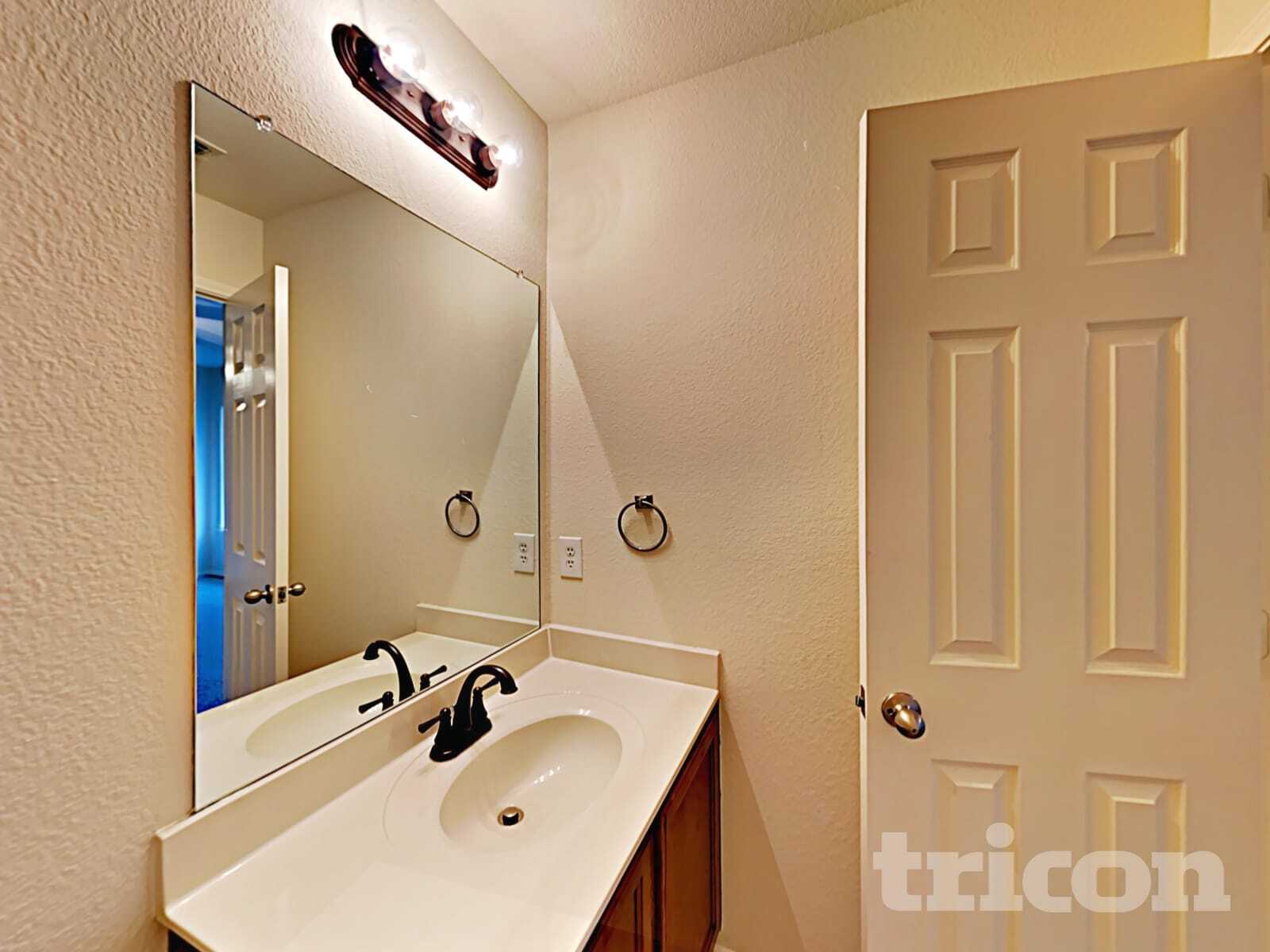 Building Photo - 16824 Pinery Way