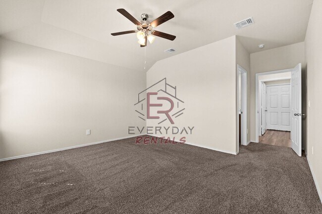 Building Photo - Beautiful 3 bedroom 2 bathroom home
