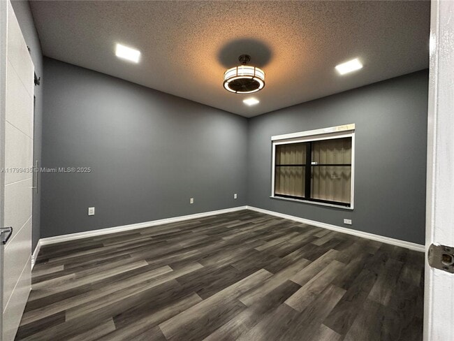 Building Photo - 691 SW 158th Way