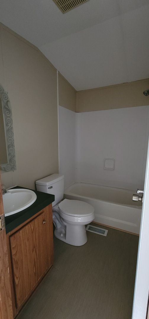 Building Photo - NEW LISTING!!!! Dont Miss Out