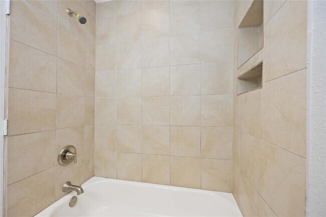 Building Photo - 2822 Briarhurst Dr