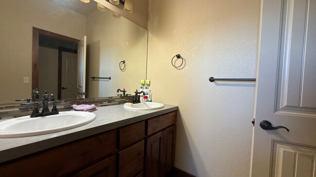 Building Photo - Great Home in Johnstown
