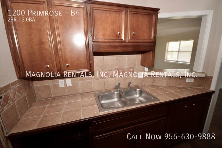 Building Photo - 1200 Primrose Ave W