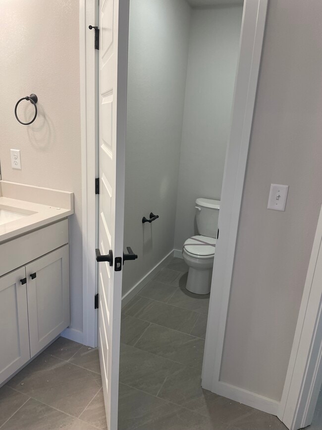 Building Photo - 1110 Maclaren Ave