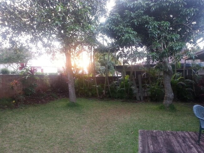 Building Photo - Mililani Town - Single story house with fe...